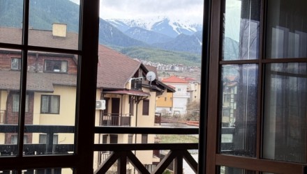 Просторен тристаен апартамент с голяма всекидневна и функционално разпределение